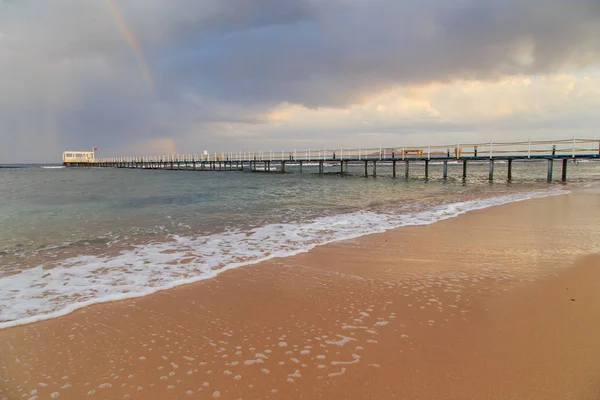 Meer, Sand und Felsen — Stockfoto