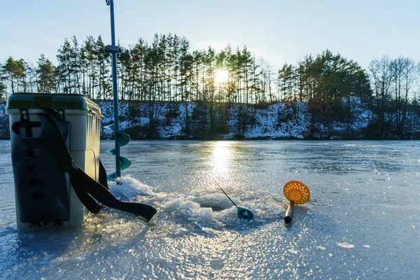 Зимняя рыбалка, ледяная — стоковое фото