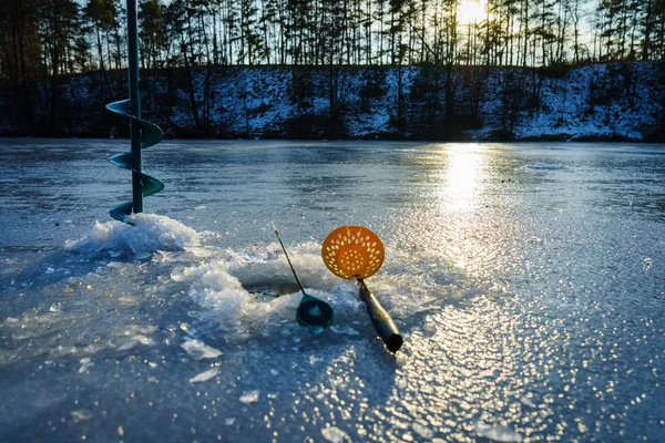 Зимняя рыбалка, ледяная — стоковое фото