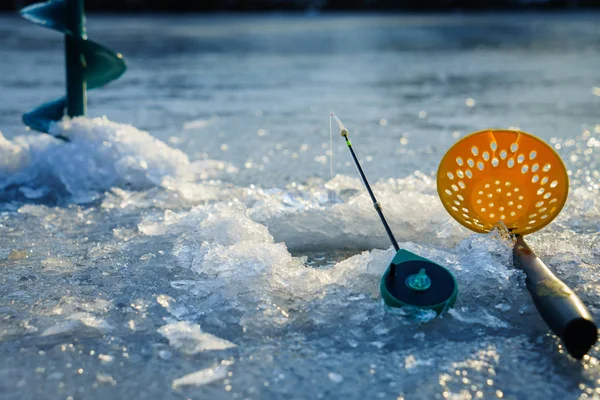 Winterangeln, Eisangeln — Stockfoto