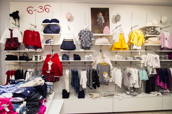 2 000 000 imagenes de Tienda de ropa para ninos libres de derechos Depositphotos