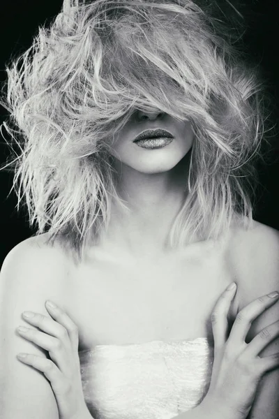 Fashion blonde on a black and white photo. — Stock Photo, Image
