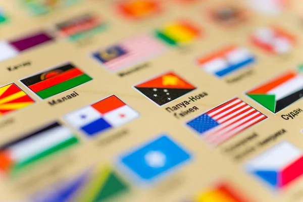 Antecedentes com bandeiras de diferentes países — Fotografia de Stock