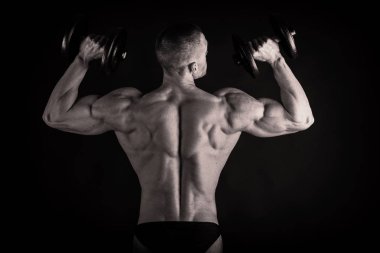 Gösterilen onun sırt ve pazı kas, kişisel fitnes vücut geliştirmeci