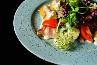 Sezar salatası, lezzetli yemekler.