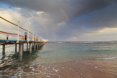 Güzel deniz ve İskelesi