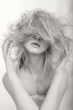 Yaratıcı makyaj ve saç