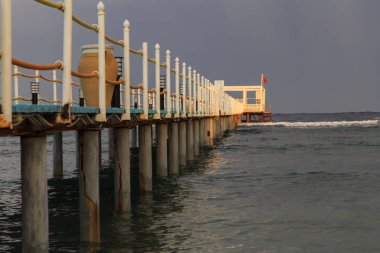 Güzel deniz ve İskelesi