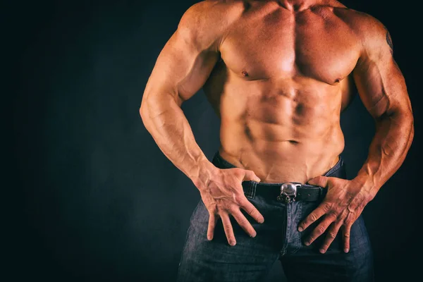 Bodybuilder posing in different poses demonstrating their muscles. — Stock Photo, Image