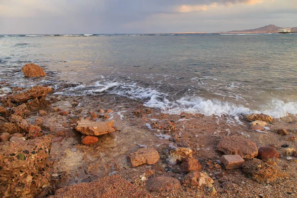 Schönes Meer mit Pier — Stockfoto