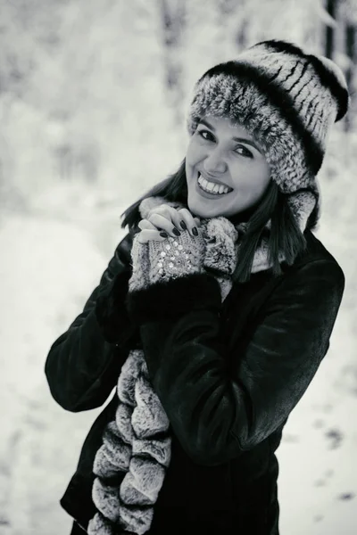 Winter frost. Beautiful woman in a fur coat — Stock Photo, Image