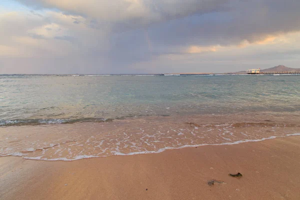 Hermoso mar con muelle —  Fotos de Stock