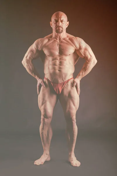 Il corpo è bodybuilder muscolare — Foto Stock