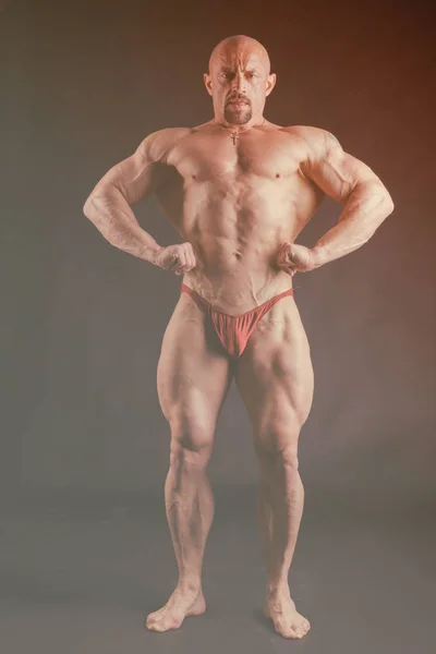 Το σώμα είναι μυϊκή bodybuilder — Φωτογραφία Αρχείου