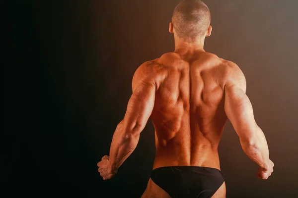 Bodybuilder showing his back and biceps muscles, personal fitnes — Stock Photo, Image