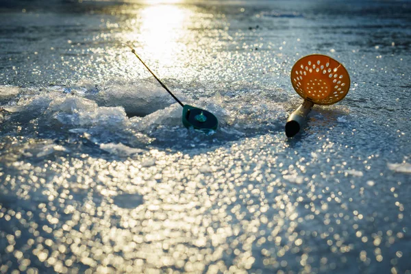 Buzda balık. Balık tutma kış — Stok fotoğraf