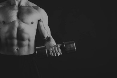 Gösterilen onun sırt ve pazı kas, kişisel fitnes vücut geliştirmeci