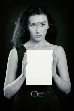 Tuval ile güzel sanatçı