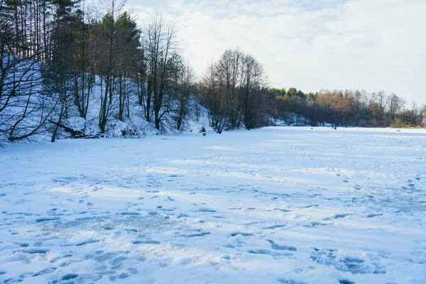 湖の美しい冬の雪景色 — ストック写真