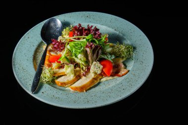 Sezar salata tabak
