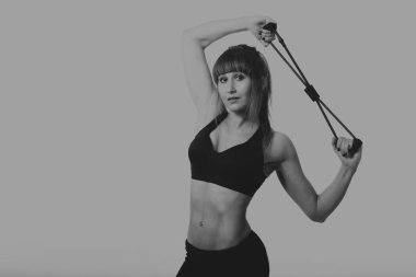 Kaslı kadın bedeni ter ile