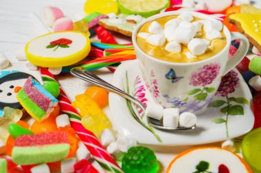 çeşitli şeker ve lokum ile kahve