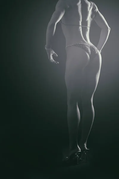 Sexy menina fitness posando — Fotografia de Stock