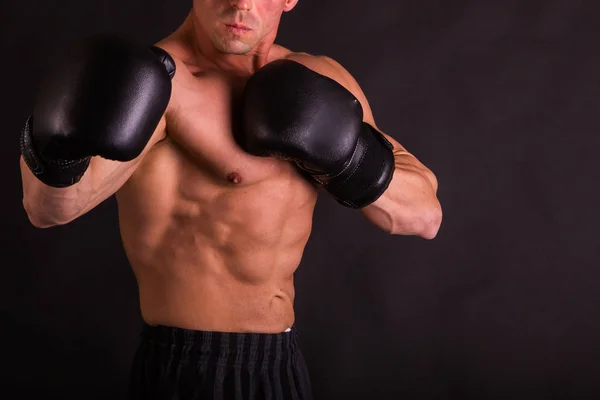 Jeune homme musclé en santé — Photo