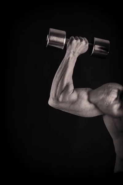 Gesunder muskulöser junger Mann — Stockfoto