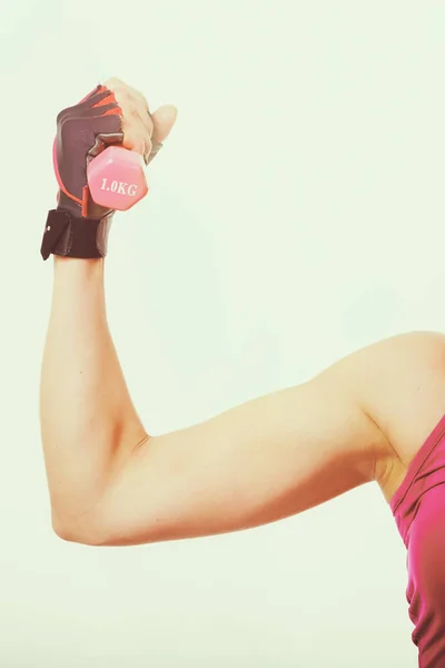 汗と筋肉の女性の身体 — ストック写真