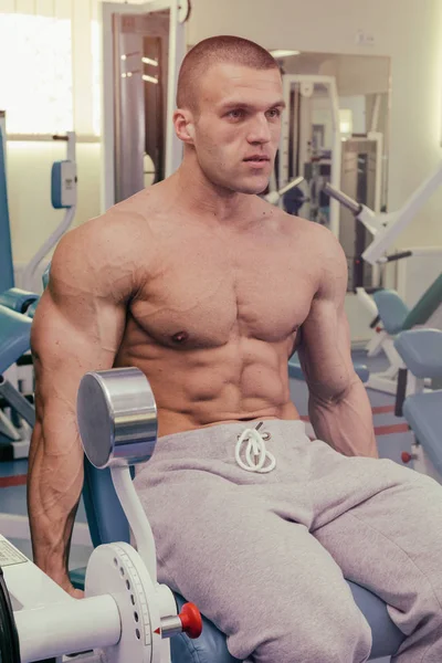 Training process men at the gym — Stock Photo, Image