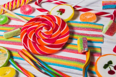 Arka plan ile çeşitli renkli şeker