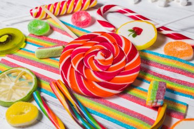 Arka plan ile çeşitli renkli şeker