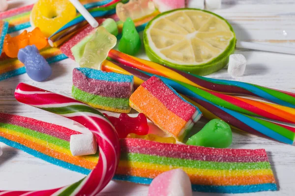 Fundo com vários doces coloridos — Fotografia de Stock