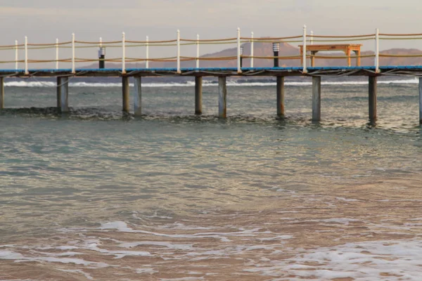 Vackra havet och piren — Stockfoto