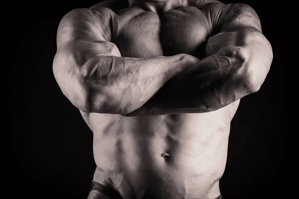 Gespierd en fit jonge bodybuilder fitness mannelijk model poseren ove — Stockfoto