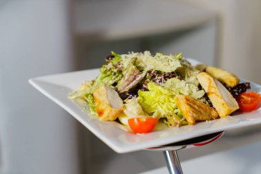 Sezar salatası, lezzetli yemekler.