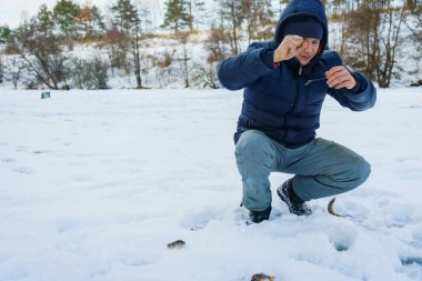 Kışın balık. Etkin yaşam biçimi.