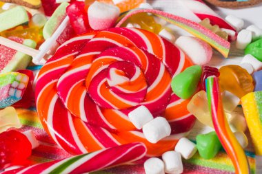 Arka plan ile çeşitli renkli şeker