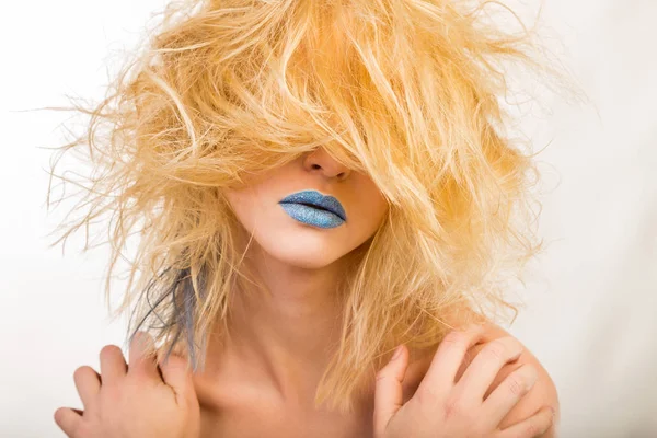 Beauty fashion photos. Emotional blonde — Stock Photo, Image