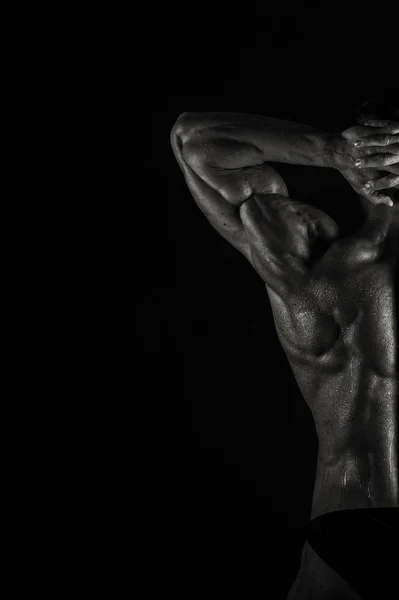 검은색에 멋진 근육 질의 몸매를 가진 남자 — 스톡 사진