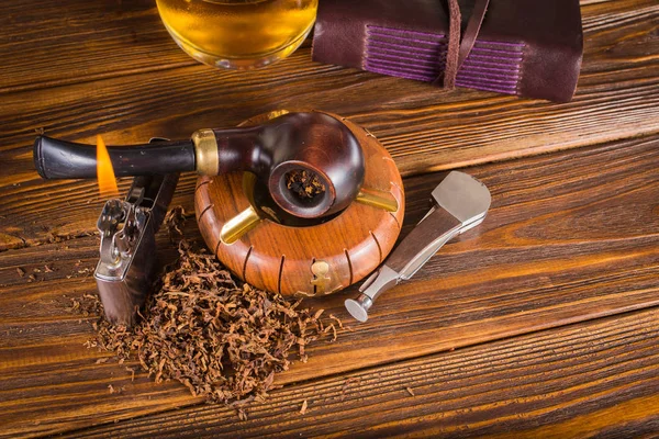 Background on the topic of smoking pipes — Stock Photo, Image