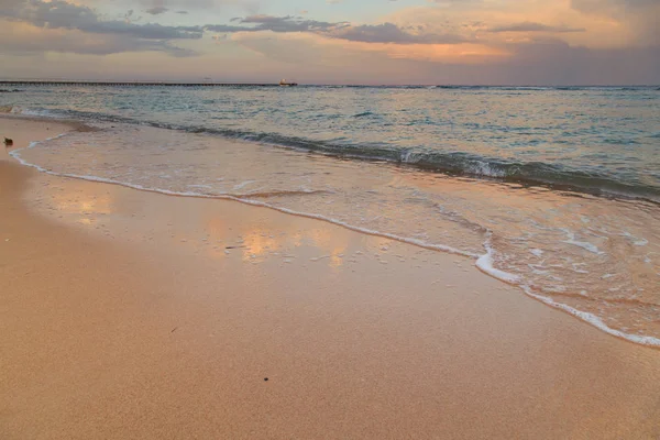 Wunderschönes blaues Meer. Schönheit der Natur. — Stockfoto