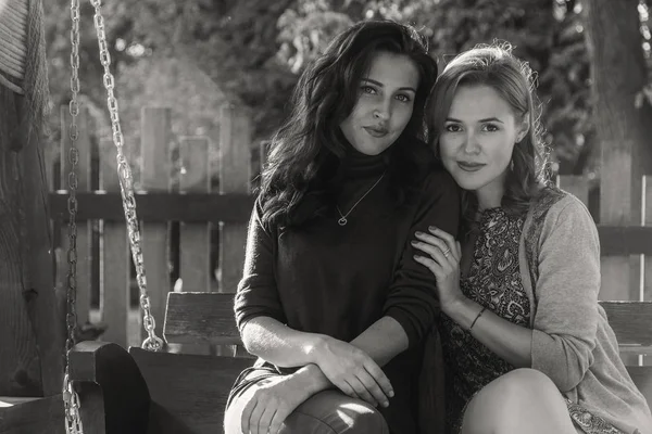 Girlfriends in autumn park — Stock Photo, Image