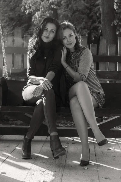 Girlfriends in autumn park — Stock Photo, Image