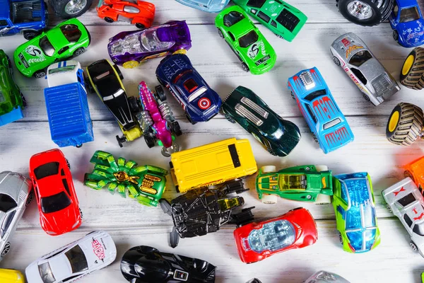 Molte piccole auto giocattolo — Foto Stock