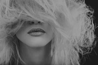 Yaratıcı makyaj ve saç