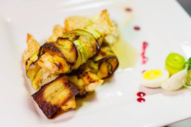 Beyaz tabaklar güzel gıda