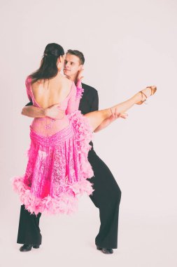 balo salonu dans hafif bir arka plan üzerinde.