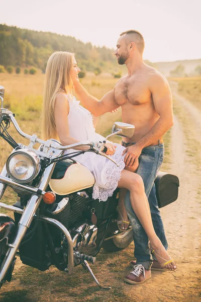 Loving couple at sunset — Stock Photo, Image